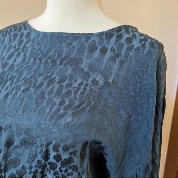 ❤️SOLD❤️ ZARA DRESS VISCOSE DARK TEAL ANIMAL PRINT FIT & FLARE FLOWY SZ MED - Picture 4 of 12